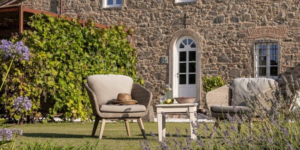 Redolina – Fully fenced garden, patio, outdoor dining area, BBQ, outdoor lounge